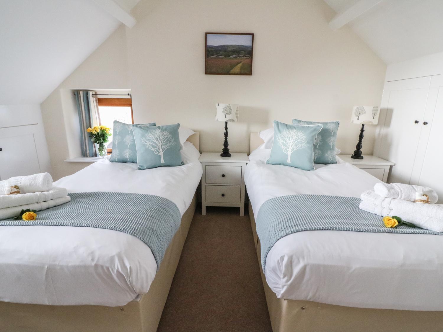Oakwood House Villa Saint Harmon ภายนอก รูปภาพ