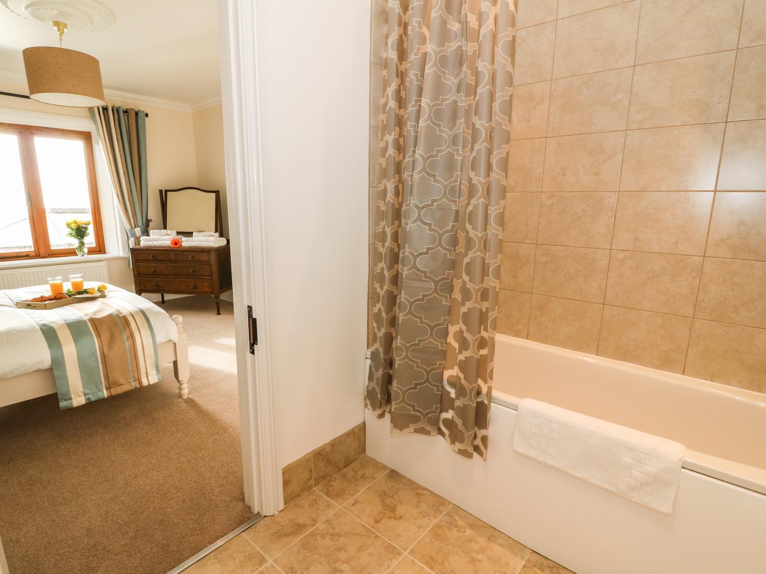 Oakwood House Villa Saint Harmon ภายนอก รูปภาพ
