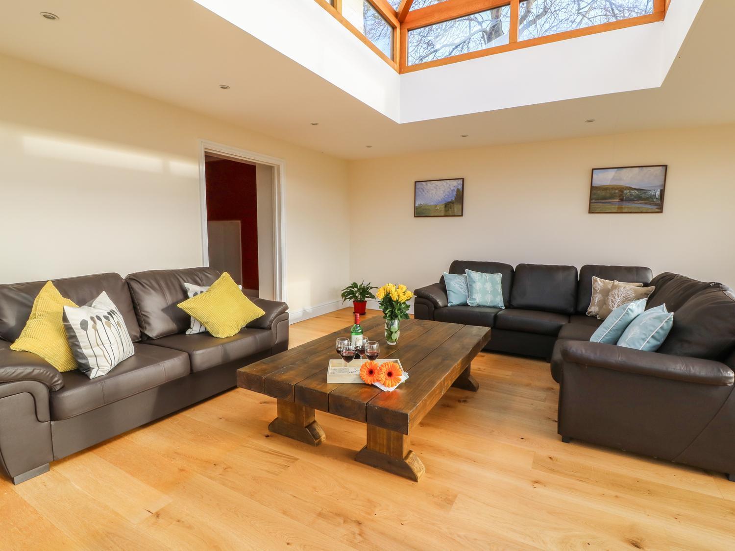Oakwood House Villa Saint Harmon ภายนอก รูปภาพ