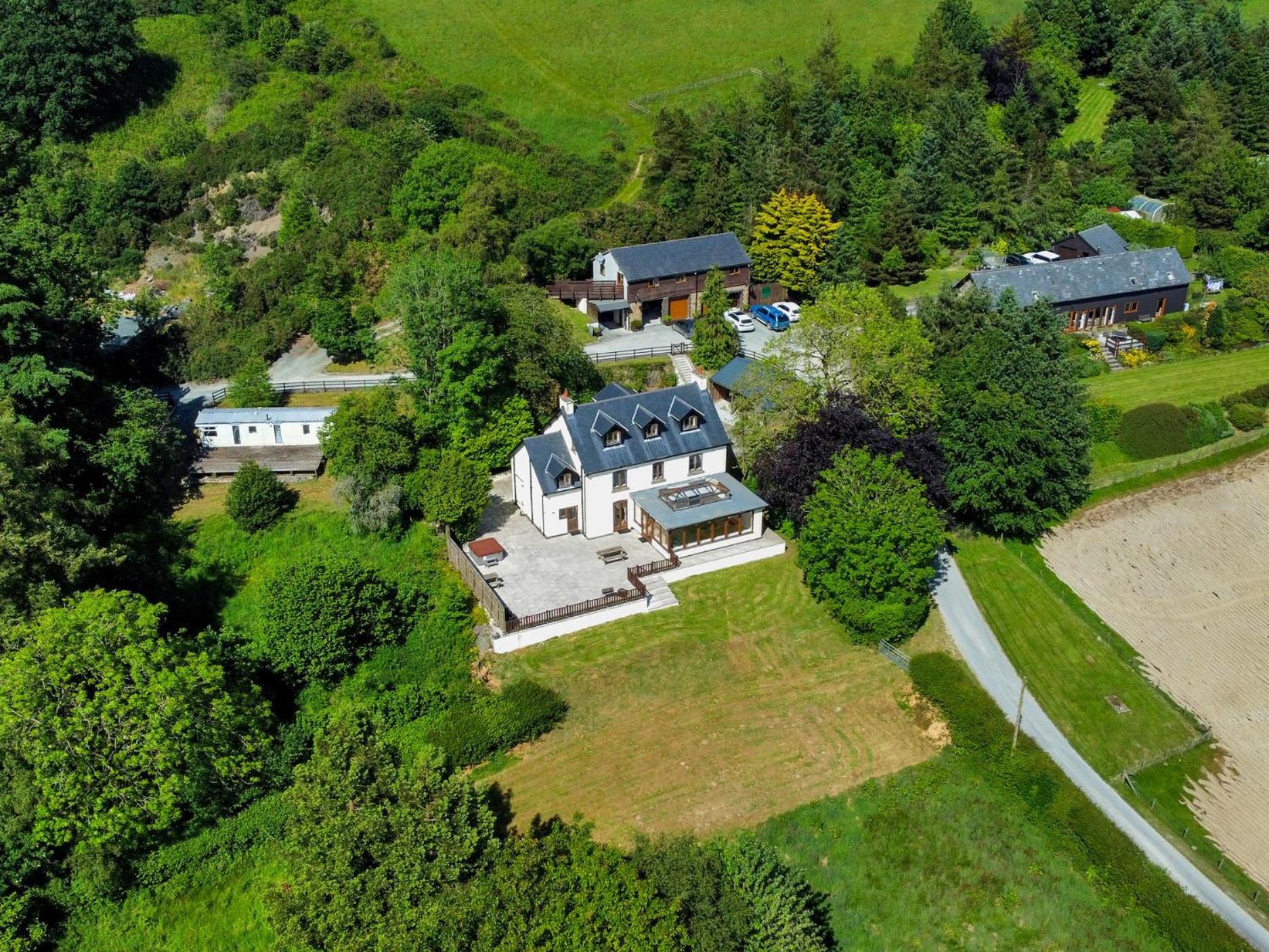 Oakwood House Villa Saint Harmon ภายนอก รูปภาพ